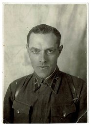 Soviet Artyllery Captain pre 1943 portrait