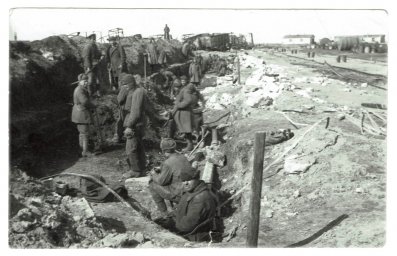 Soviet POWs at work at Eastern Front